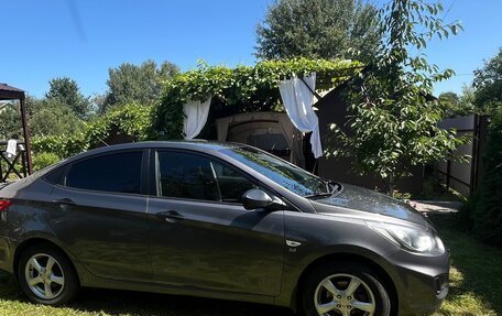 Hyundai Solaris II рестайлинг, 2013 год, 800 000 рублей, 8 фотография