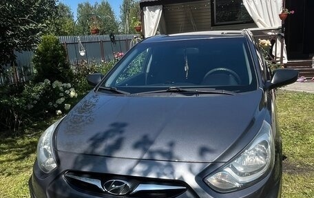 Hyundai Solaris II рестайлинг, 2013 год, 800 000 рублей, 10 фотография