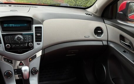 Chevrolet Cruze II, 2009 год, 800 000 рублей, 21 фотография