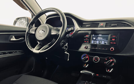 KIA Rio IV, 2021 год, 1 590 000 рублей, 12 фотография