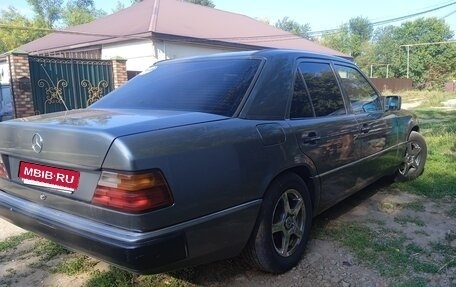 Mercedes-Benz W124, 1985 год, 450 000 рублей, 1 фотография