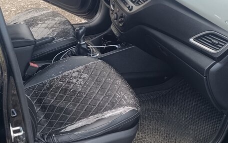 Hyundai Solaris II рестайлинг, 2017 год, 1 000 000 рублей, 4 фотография