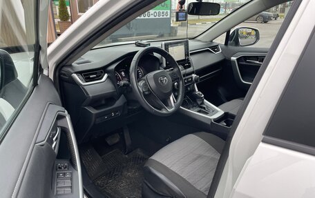 Toyota RAV4, 2020 год, 2 950 000 рублей, 12 фотография