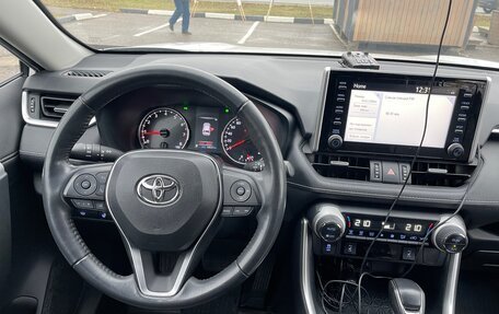 Toyota RAV4, 2020 год, 2 950 000 рублей, 15 фотография