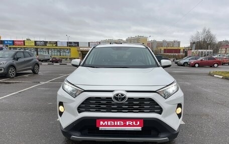 Toyota RAV4, 2020 год, 2 950 000 рублей, 2 фотография