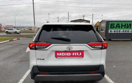 Toyota RAV4, 2020 год, 2 950 000 рублей, 6 фотография