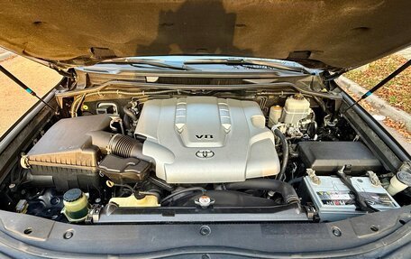 Toyota Land Cruiser 200, 2008 год, 2 700 000 рублей, 39 фотография