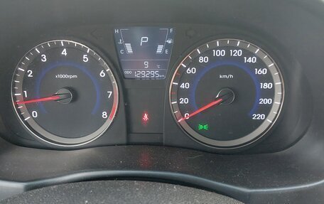 Hyundai Solaris II рестайлинг, 2014 год, 820 000 рублей, 3 фотография