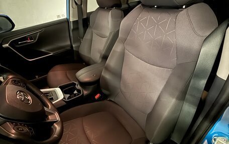 Toyota RAV4, 2019 год, 3 000 000 рублей, 9 фотография