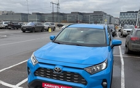 Toyota RAV4, 2019 год, 3 000 000 рублей, 2 фотография