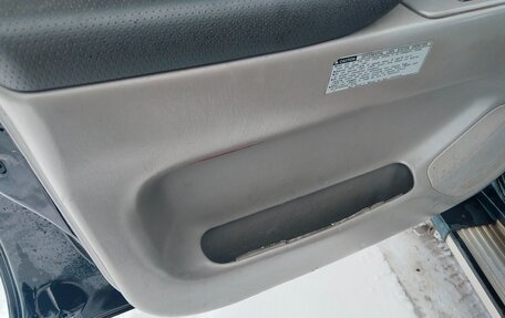 Toyota Land Cruiser 100 рестайлинг 2, 2004 год, 1 599 999 рублей, 29 фотография