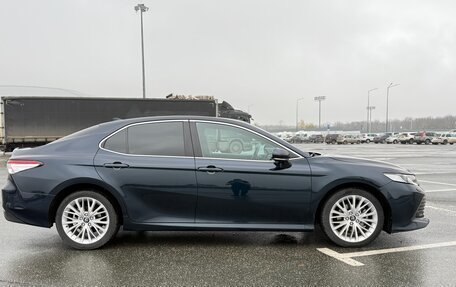 Toyota Camry, 2018 год, 2 050 000 рублей, 3 фотография