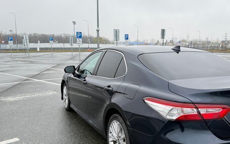 Toyota Camry, 2018 год, 2 050 000 рублей, 6 фотография