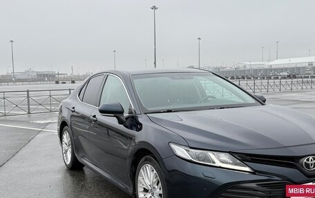 Toyota Camry, 2018 год, 2 050 000 рублей, 2 фотография