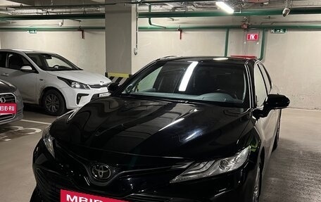 Toyota Camry, 2019 год, 2 850 000 рублей, 4 фотография