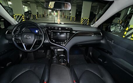 Toyota Camry, 2019 год, 2 850 000 рублей, 19 фотография