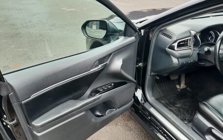 Toyota Camry, 2019 год, 2 400 000 рублей, 9 фотография