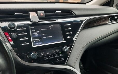 Toyota Camry, 2019 год, 2 400 000 рублей, 11 фотография