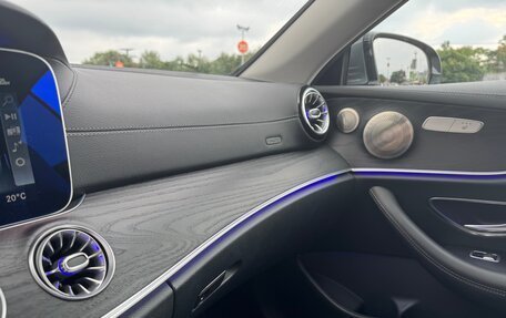 Mercedes-Benz E-Класс, 2019 год, 4 800 000 рублей, 5 фотография