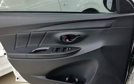 Toyota Yaris XP150 рестайлинг, 2022 год, 1 218 000 рублей, 13 фотография