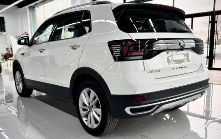 Volkswagen T-Cross I, 2021 год, 1 670 000 рублей, 4 фотография