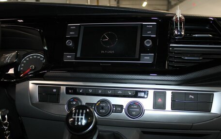 Volkswagen Caravelle T6 рестайлинг, 2021 год, 6 600 000 рублей, 17 фотография