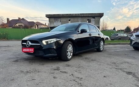 Mercedes-Benz A-Класс, 2018 год, 3 000 000 рублей, 1 фотография