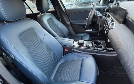 Mercedes-Benz A-Класс, 2018 год, 3 000 000 рублей, 16 фотография