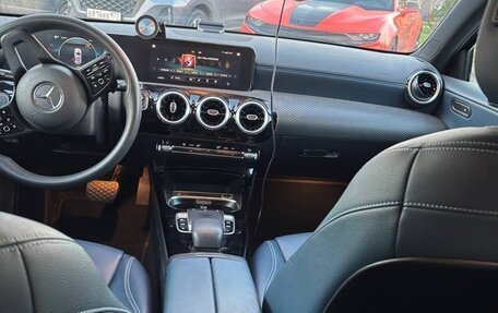 Mercedes-Benz A-Класс, 2018 год, 3 000 000 рублей, 20 фотография