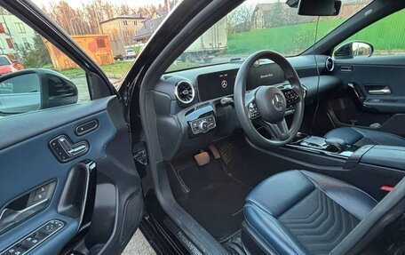 Mercedes-Benz A-Класс, 2018 год, 3 000 000 рублей, 25 фотография