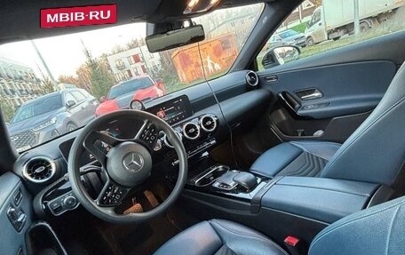 Mercedes-Benz A-Класс, 2018 год, 3 000 000 рублей, 18 фотография