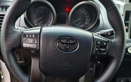 Toyota Land Cruiser Prado 150 рестайлинг 2, 2016 год, 3 900 000 рублей, 7 фотография