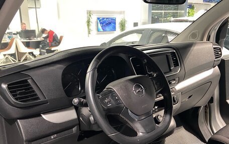 Opel Zafira Life I, 2020 год, 2 520 000 рублей, 17 фотография