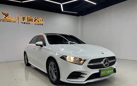 Mercedes-Benz A-Класс, 2022 год, 1 690 000 рублей, 2 фотография