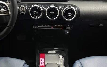 Mercedes-Benz A-Класс, 2022 год, 1 690 000 рублей, 10 фотография