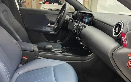 Mercedes-Benz A-Класс, 2022 год, 1 690 000 рублей, 15 фотография
