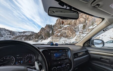 Mitsubishi Outlander III рестайлинг 3, 2015 год, 1 888 888 рублей, 8 фотография