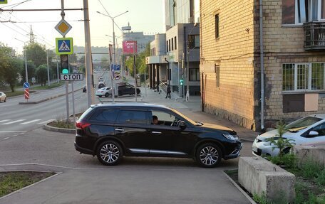 Mitsubishi Outlander III рестайлинг 3, 2015 год, 1 888 888 рублей, 6 фотография