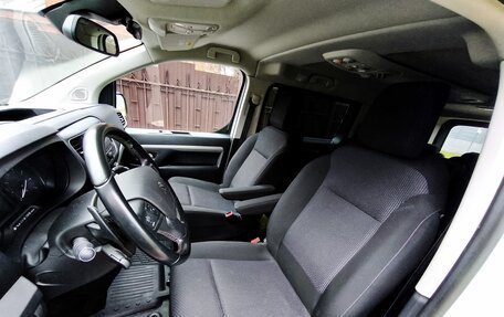 Peugeot Traveller I, 2018 год, 2 450 000 рублей, 18 фотография