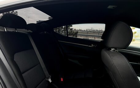 Hyundai Elantra VI рестайлинг, 2017 год, 1 600 000 рублей, 8 фотография