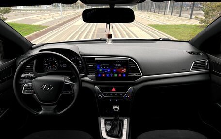 Hyundai Elantra VI рестайлинг, 2017 год, 1 600 000 рублей, 12 фотография