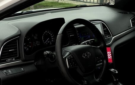 Hyundai Elantra VI рестайлинг, 2017 год, 1 600 000 рублей, 7 фотография