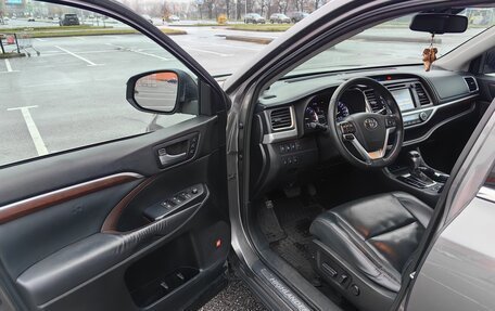 Toyota Highlander III, 2015 год, 2 500 000 рублей, 10 фотография