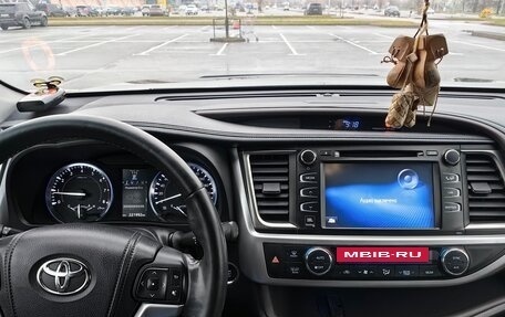 Toyota Highlander III, 2015 год, 2 500 000 рублей, 11 фотография