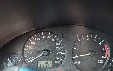 Mitsubishi Carisma I, 2002 год, 250 000 рублей, 5 фотография