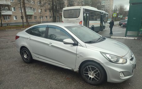 Hyundai Solaris II рестайлинг, 2012 год, 450 000 рублей, 2 фотография