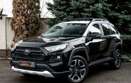Toyota RAV4, 2019 год, 3 430 000 рублей, 2 фотография