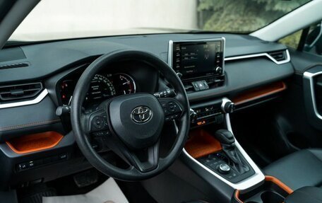 Toyota RAV4, 2019 год, 3 430 000 рублей, 18 фотография