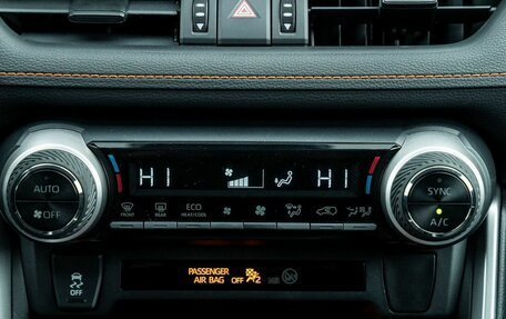 Toyota RAV4, 2019 год, 3 430 000 рублей, 28 фотография