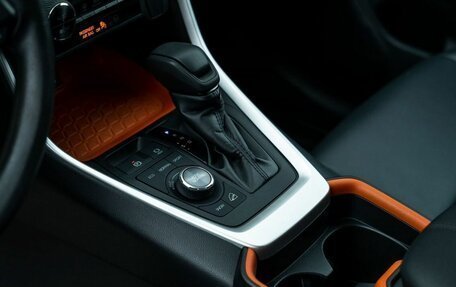 Toyota RAV4, 2019 год, 3 430 000 рублей, 24 фотография